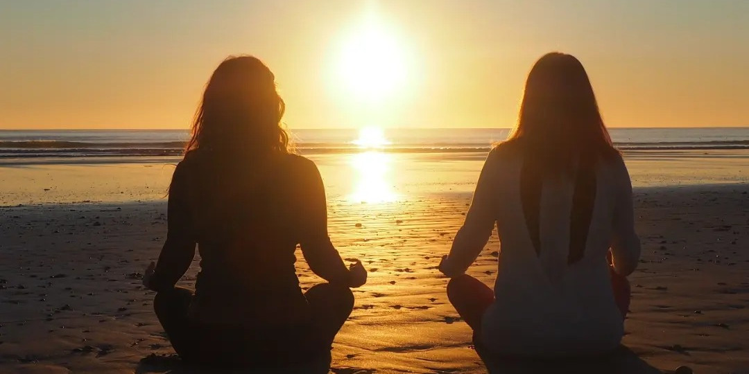 entspannung aktivität yoga beach at camping sunelia zwischenspiel
