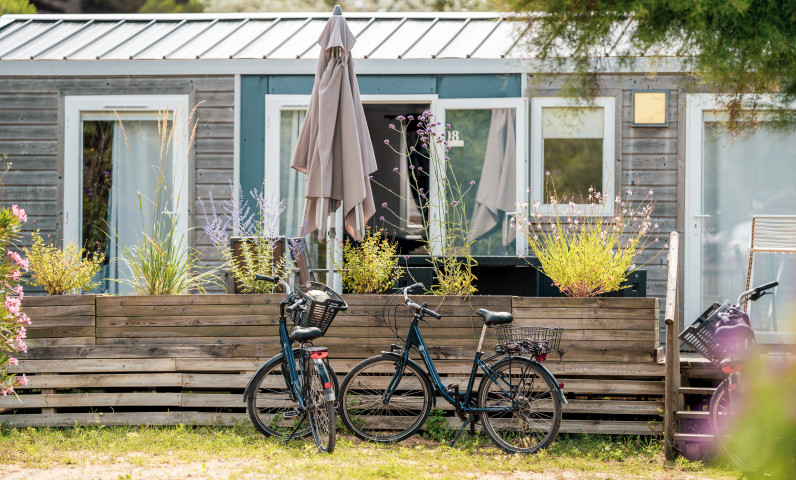 Mobile home rental with bikes at Sunêlia Interlude, Atlantic coast France