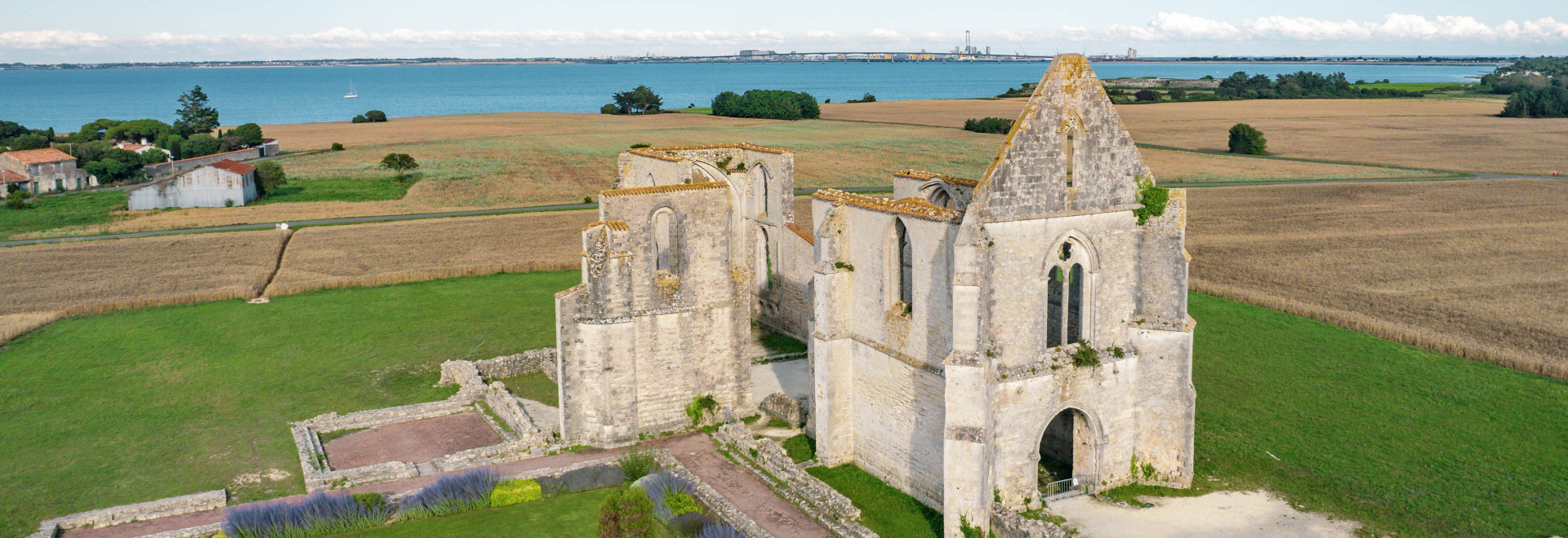unmissable visit abbey of chateliers stay ile de ré