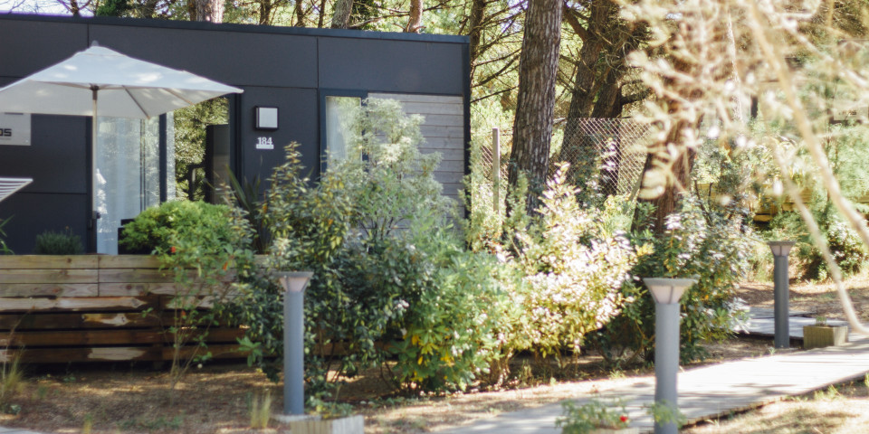 stay in a luxury mobile home on the edge of the forest on the Ile de Ré