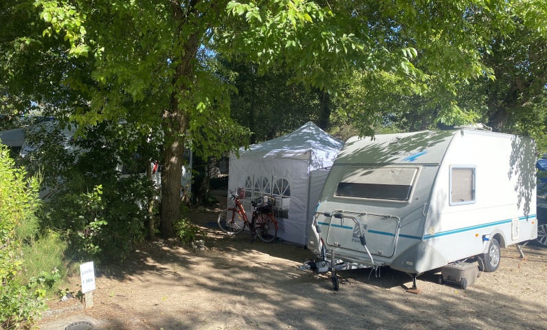 Large camping space rental for caravan, motorhome or tent in Charente Maritime in France
