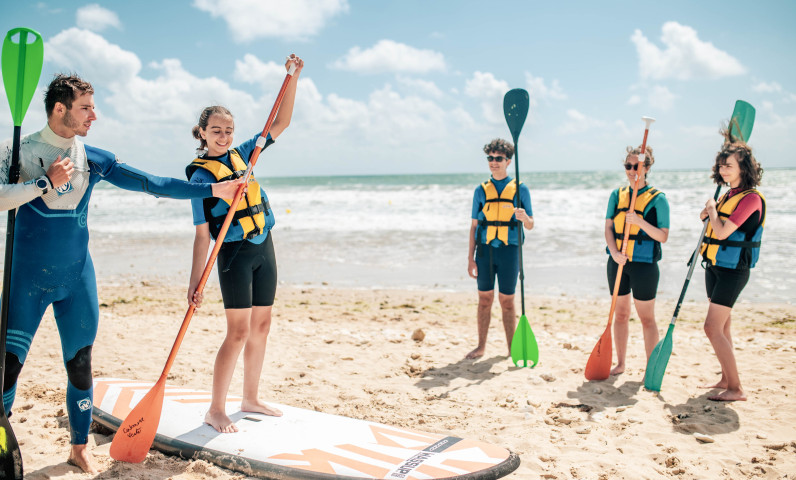 Surfboard and Paddle, The Ideal Combo on the Beaches of Île de Ré