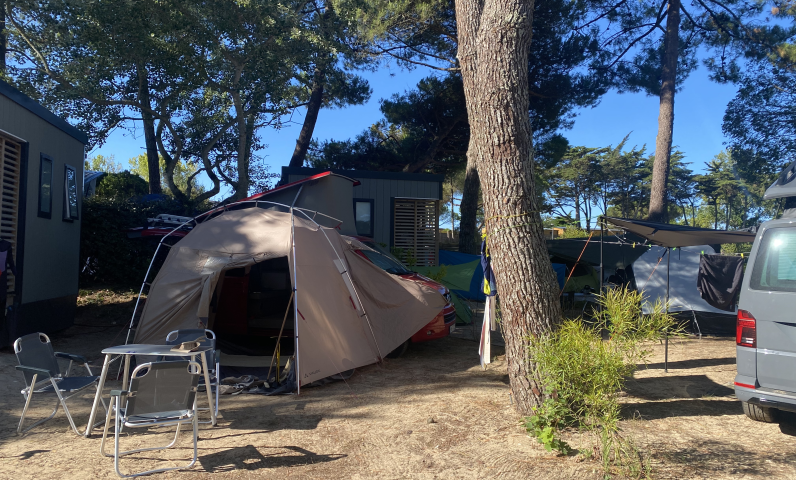 verhuur van luxe staanplaatsen voor tent, caravan, camper in de Charente Maritime vlakbij het strand